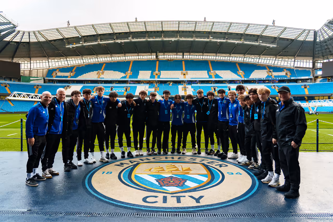 Match Tour 11 group on the pitch at Manchester City’s Etihad Stadium during the CMFSC Roma–Manchester trip, shot by Perseus Creative Studio.